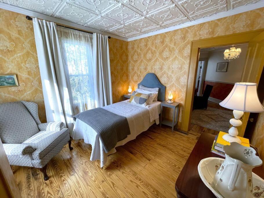 Charming Victorian Home - 2 Minutes To Downtown Lancaster Bagian luar foto
