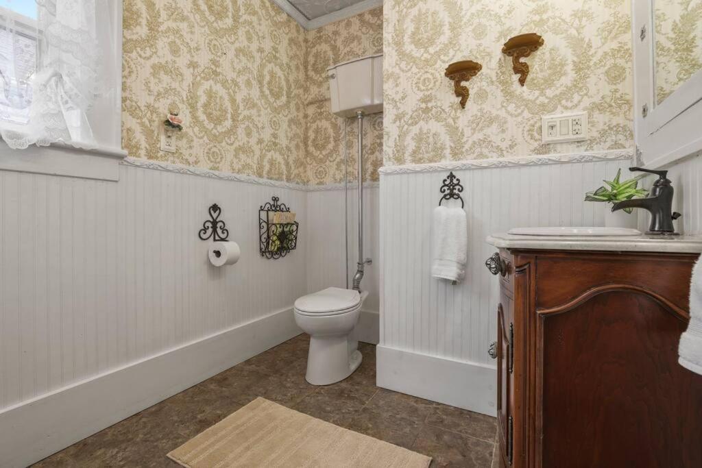 Charming Victorian Home - 2 Minutes To Downtown Lancaster Bagian luar foto