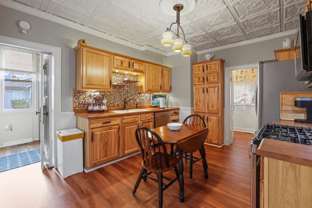 Charming Victorian Home - 2 Minutes To Downtown Lancaster Bagian luar foto